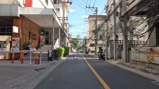 Car. Bangkok. City. Day. 2023. Front. POV